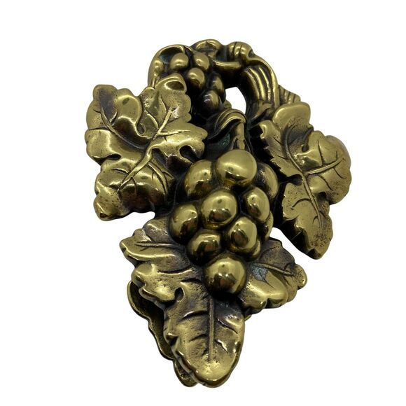 Grape Cluster Retro Door Knocker Vintage Brass Look CHC Decor With Two Screws - Picture 1 of 9